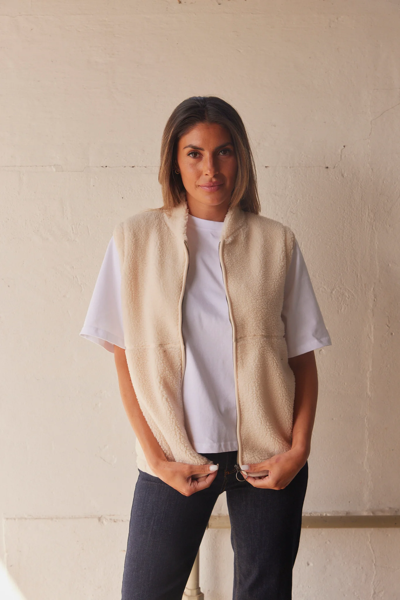 Ada Waistcoat | Creme | Teddy vest fra French Laundry - Image 2