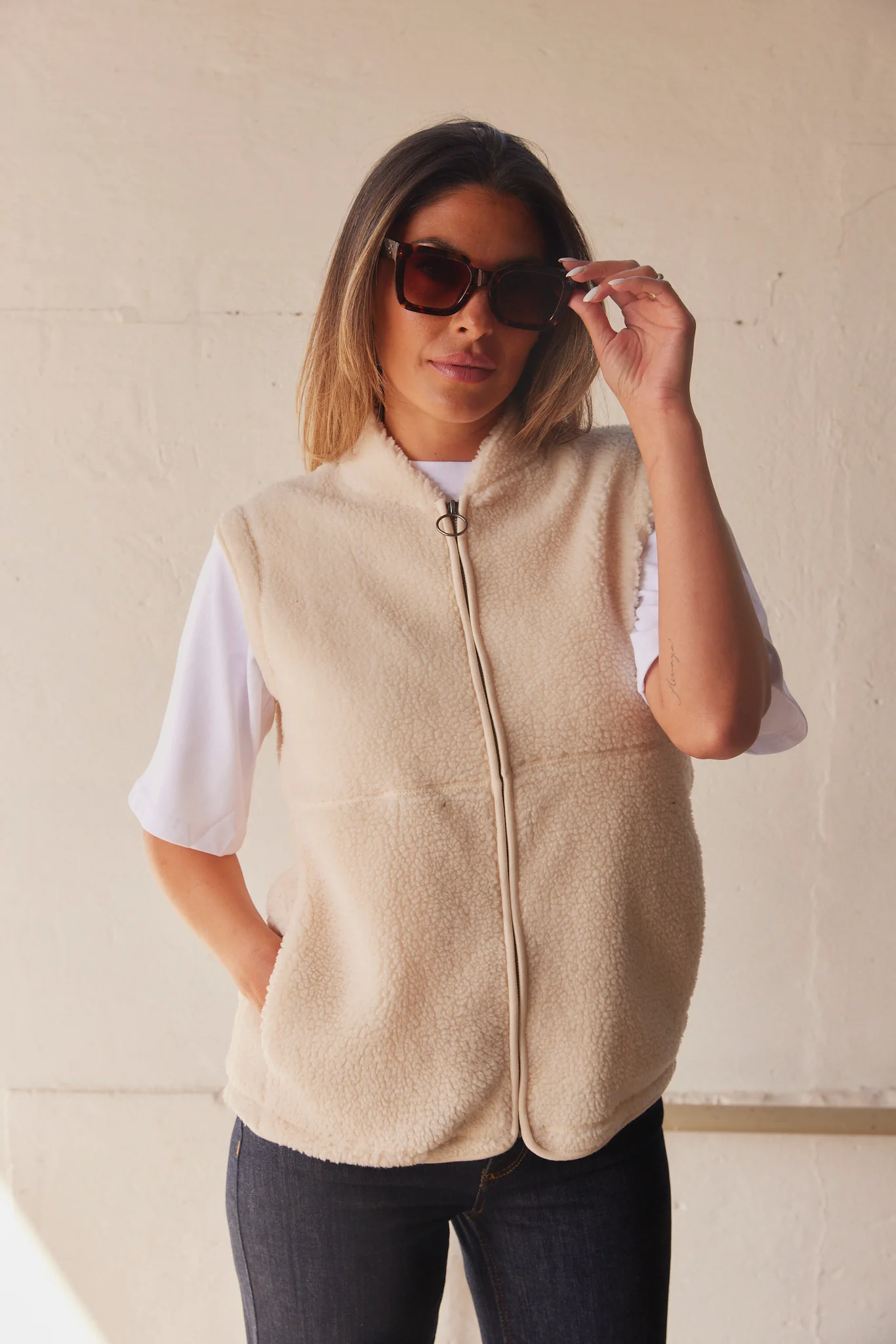 Ada Waistcoat | Creme | Teddy vest fra French Laundry - Image 3
