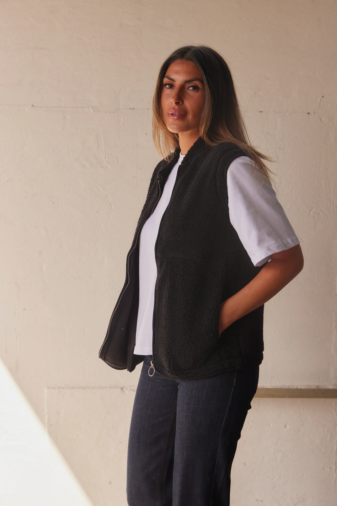 Ada Waistcoat | Sort | Teddy vest fra French Laundry - Image 3