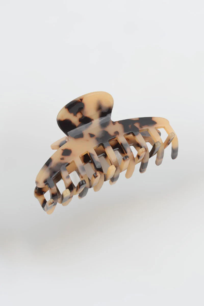 Alexina Hair Claw | Beige | Enkelt hårspænde fra By Timm