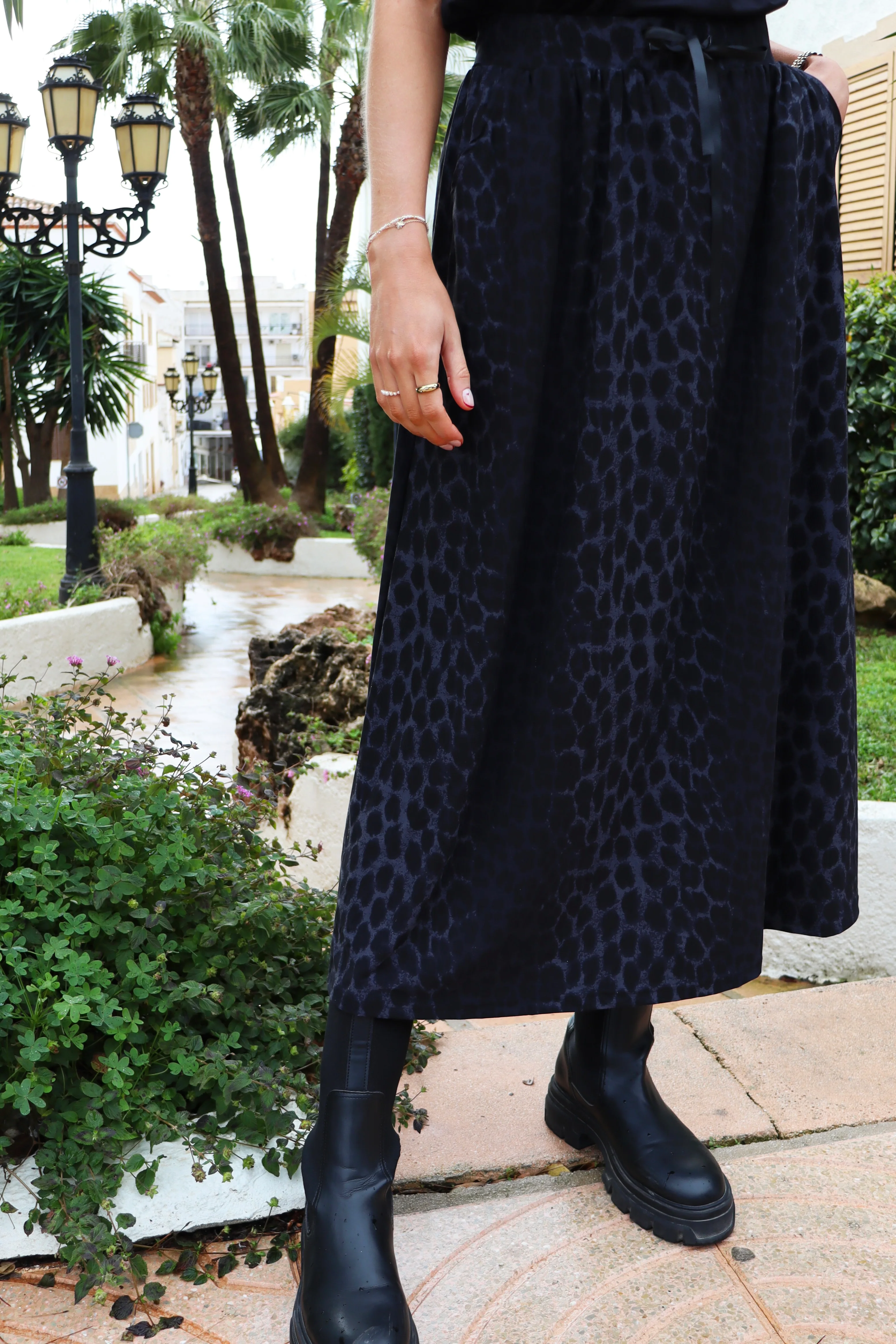 Alma Loose Skirt | Dark Grey Leo | Nederdel fra Liberté - Image 3