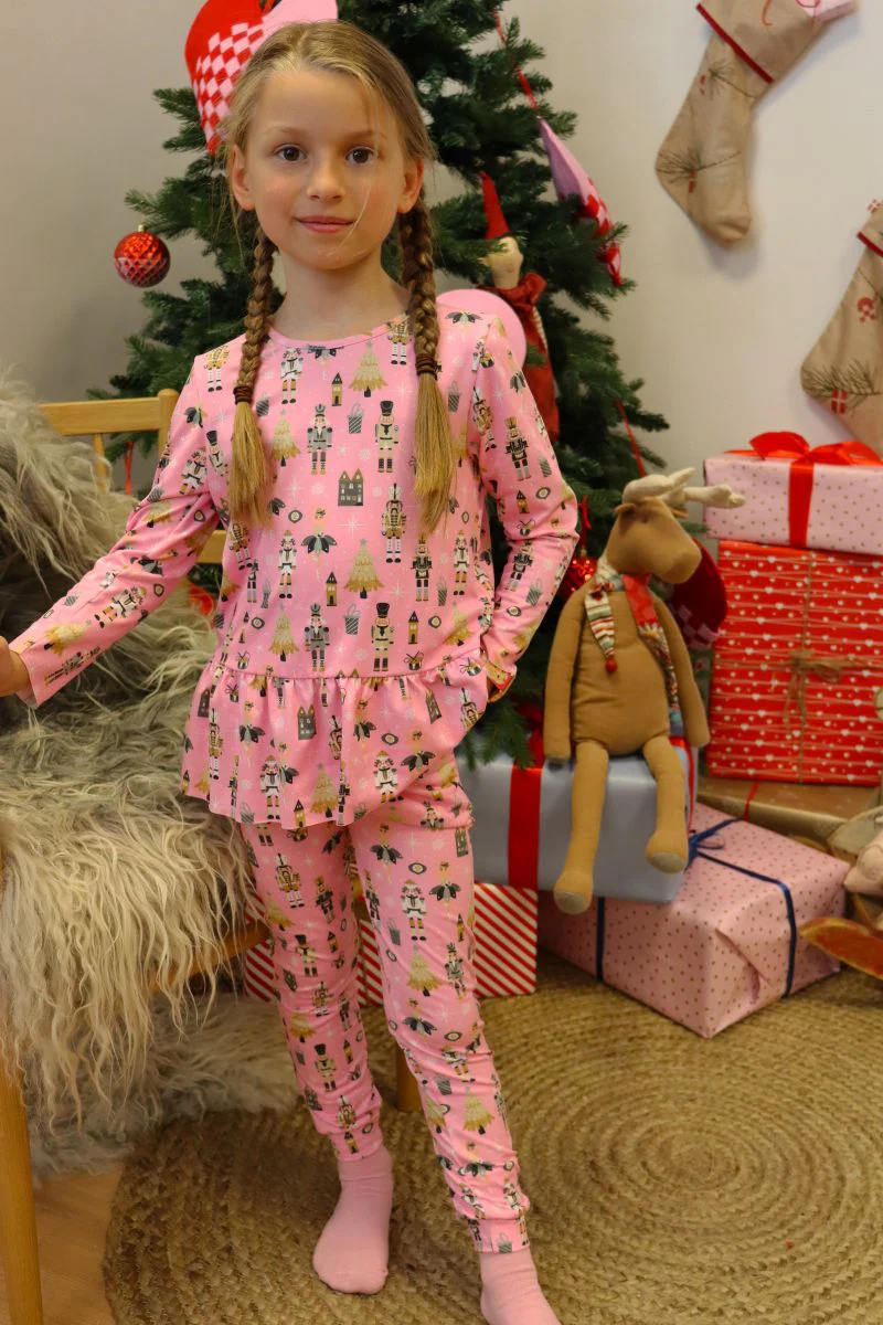 Alma Ls Frill Tshirt (Kids) | Nutcracker Bubblegum | Bluse fra Liberté Ami - Image 4