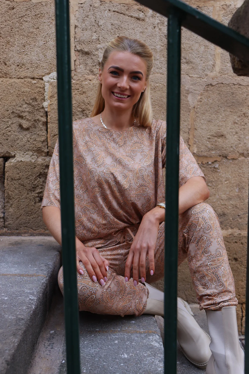Alma Pant | Sand Paisley | Bukser fra Liberté - Image 4