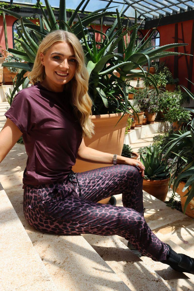 Alma Pants | Bordeaux Lux Leo | Bukser fra Liberté - Image 5