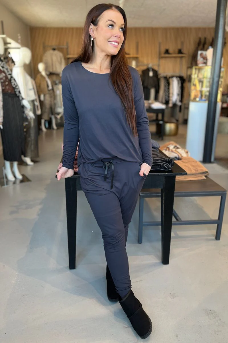Alma Pants | Deep Dark Grey | Bukser fra Liberté - Image 5