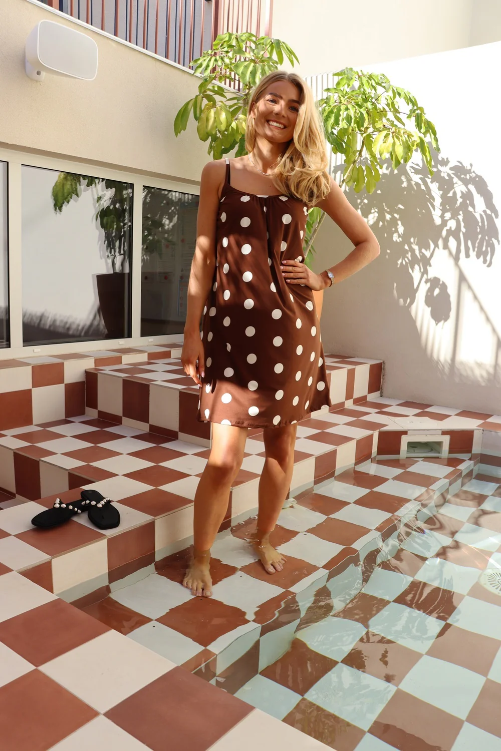 Alma Short Strap Dress | Brown Creme Dot | Kjole fra Liberté