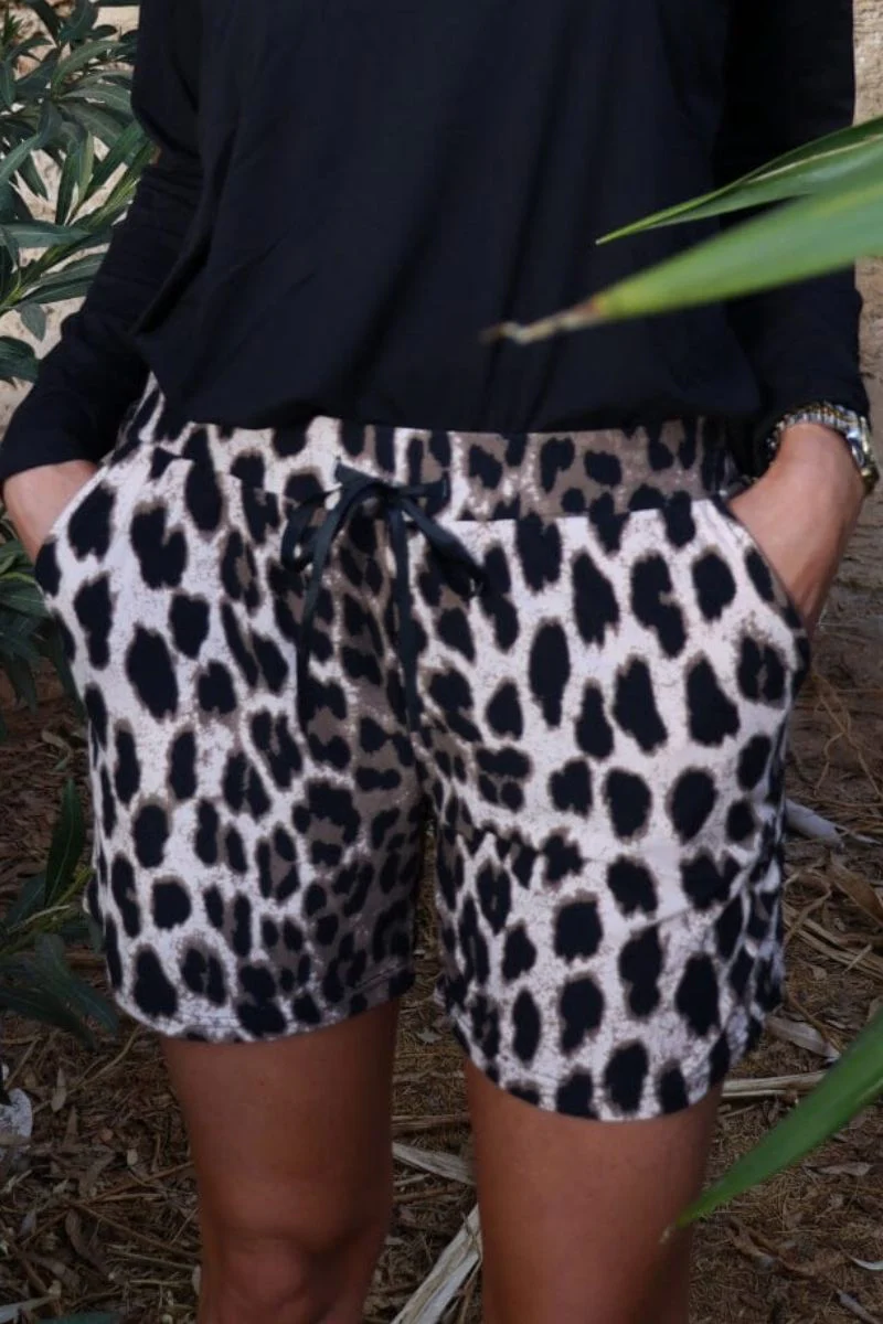 Alma shorts | Big Lux Leo Fossil | Shorts fra Liberté Essentiel - Image 2