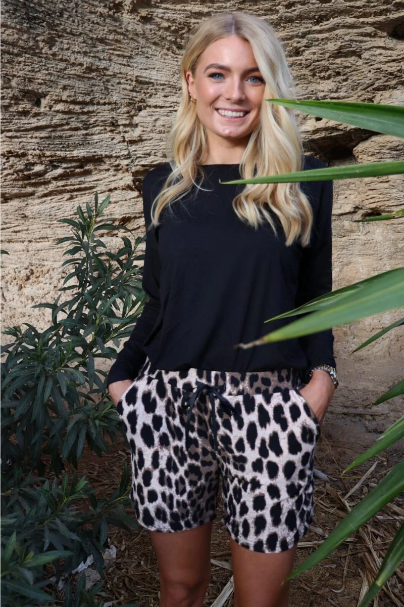Alma shorts | Big Lux Leo Fossil | Shorts fra Liberté Essentiel - Image 3
