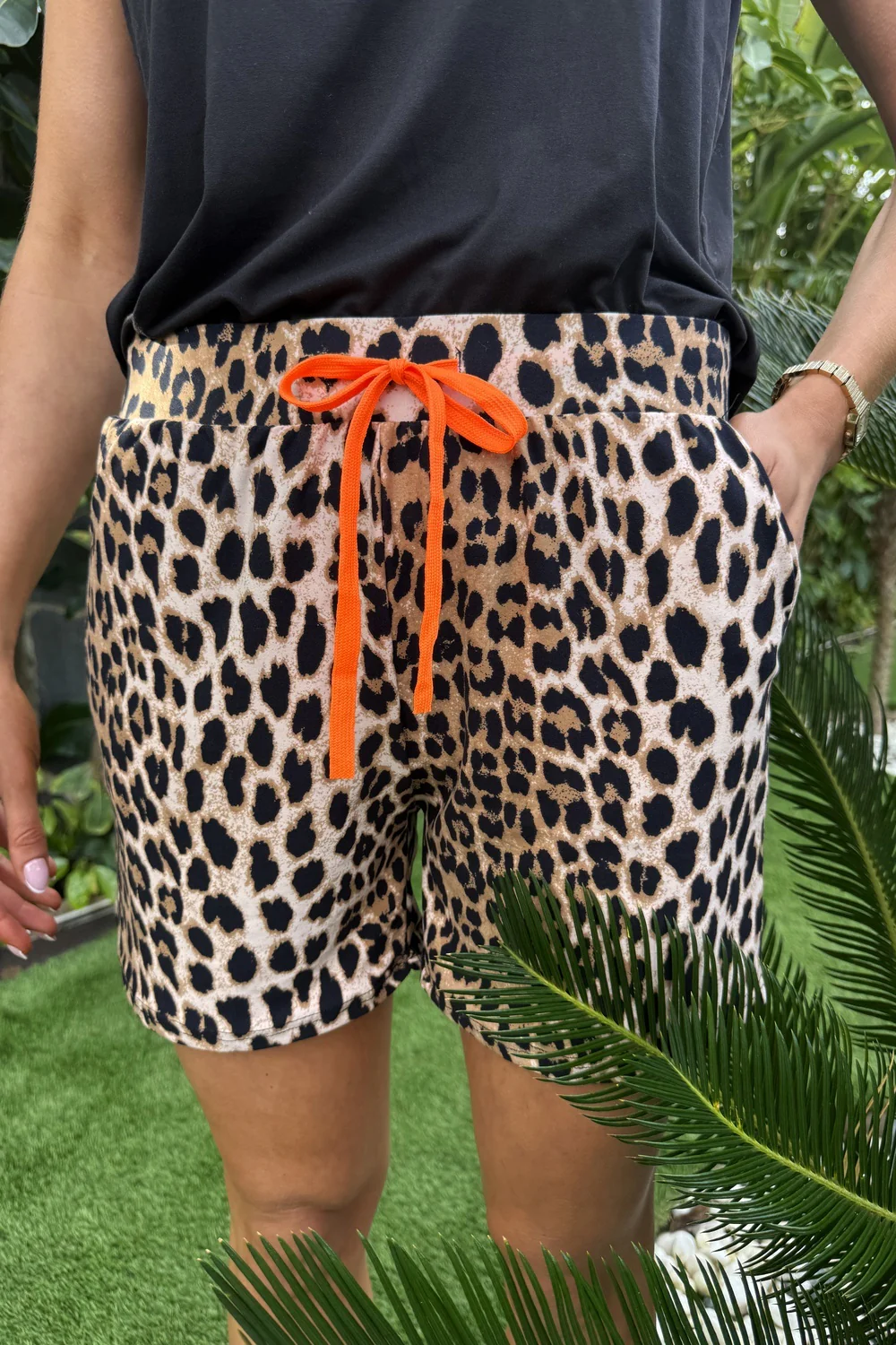 Alma Shorts | Lux Leo X Neon Orange | Shorts fra Liberté - Image 2