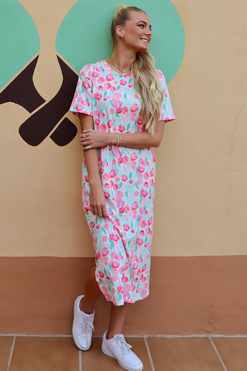 Alma Tshirt Dress | Mint Pink Flower | Kjole fra Liberté - Image 3