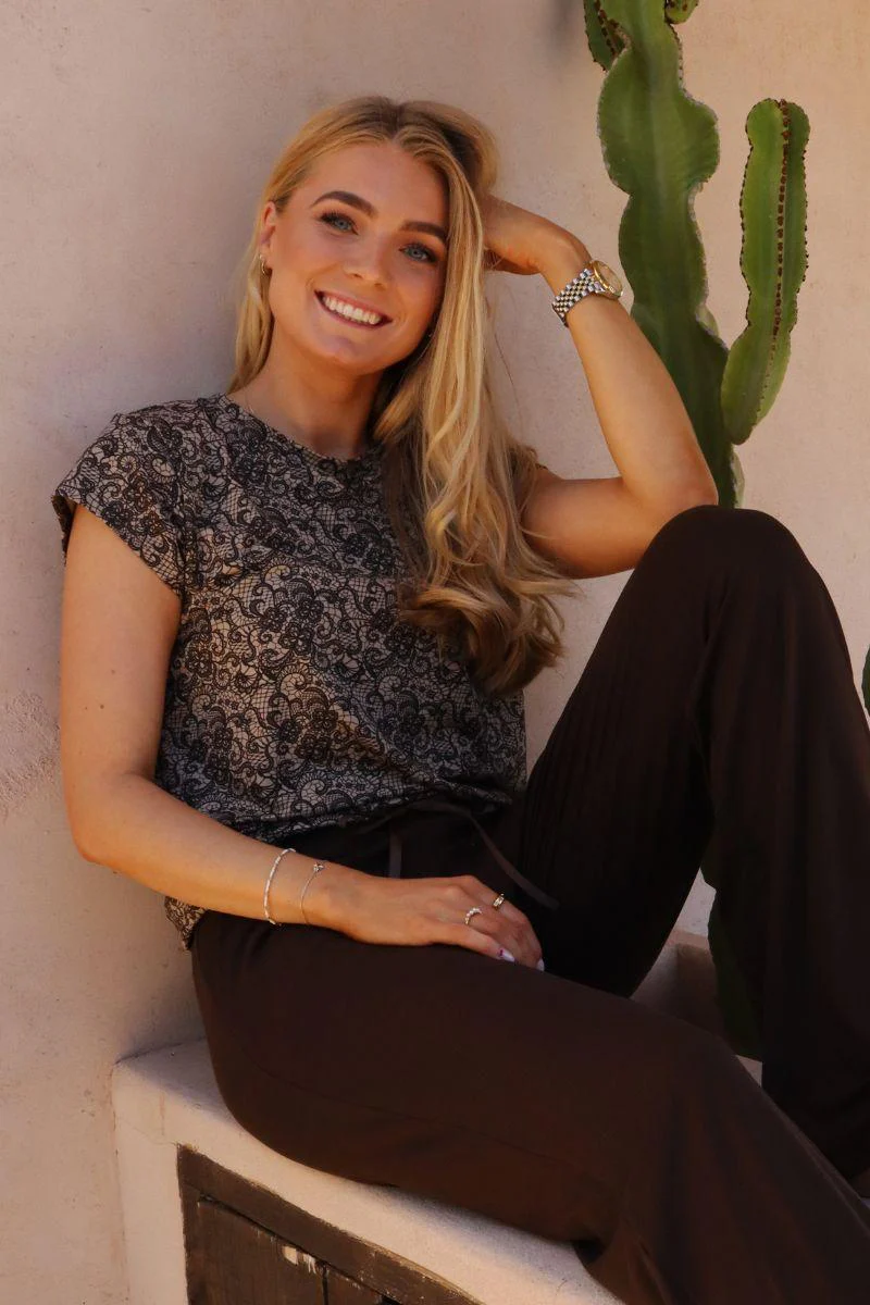 Alma U Tshirt | Mocca Brown Lace | TShirt fra Liberté - Image 3