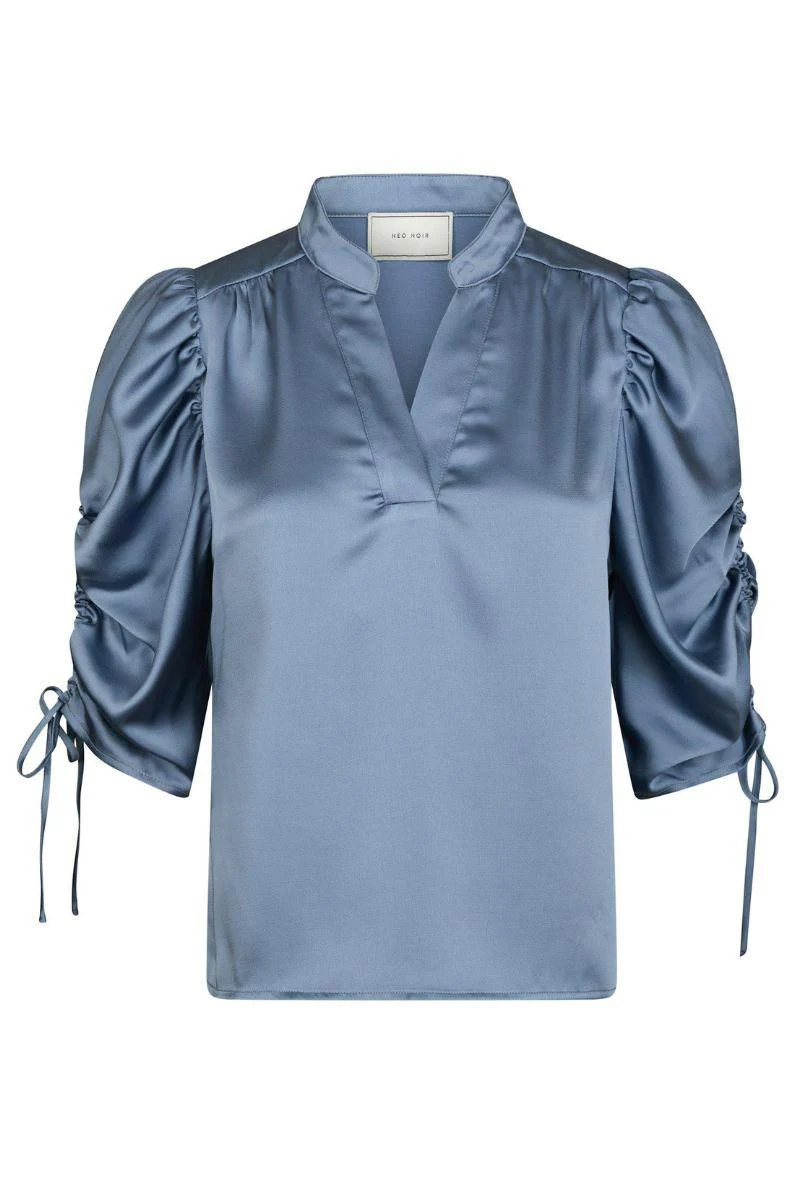 Alvira Drapy Satin Blouse | Dusty Blue | Bluse fra Neo Noir