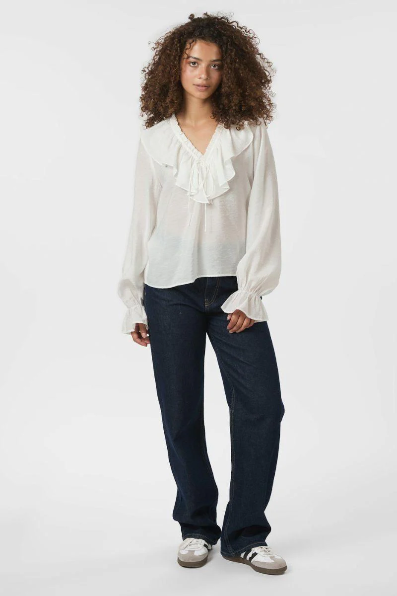 Aminea Ruffle Blouse | White | Bluse fra Neo Noir - Image 5