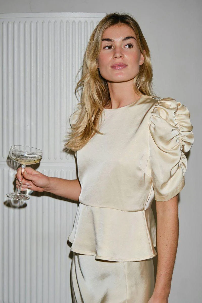 Benua Heavy Sateen Blouse | Light Yellow | Bluse fra Neo Noir - Image 3