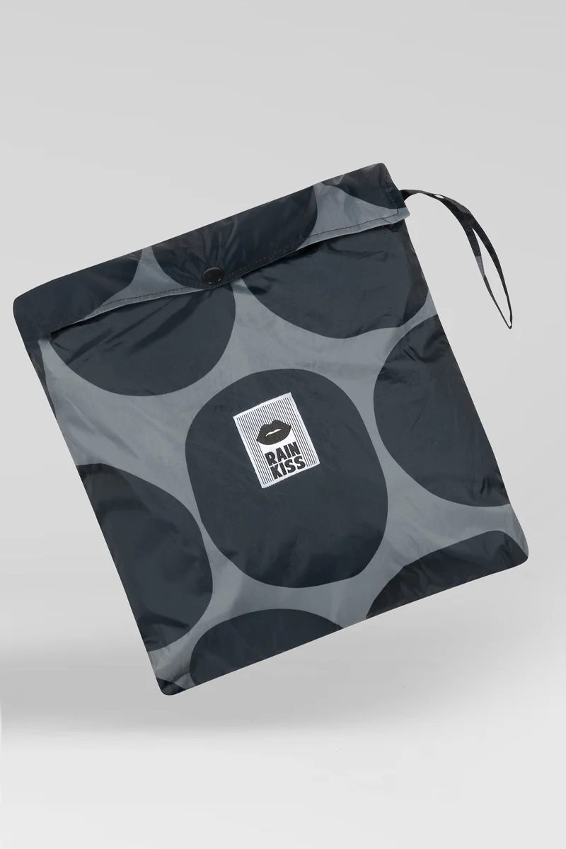 Black Polka Poncho | Black | Regnponcho fra Rainkiss - Image 5
