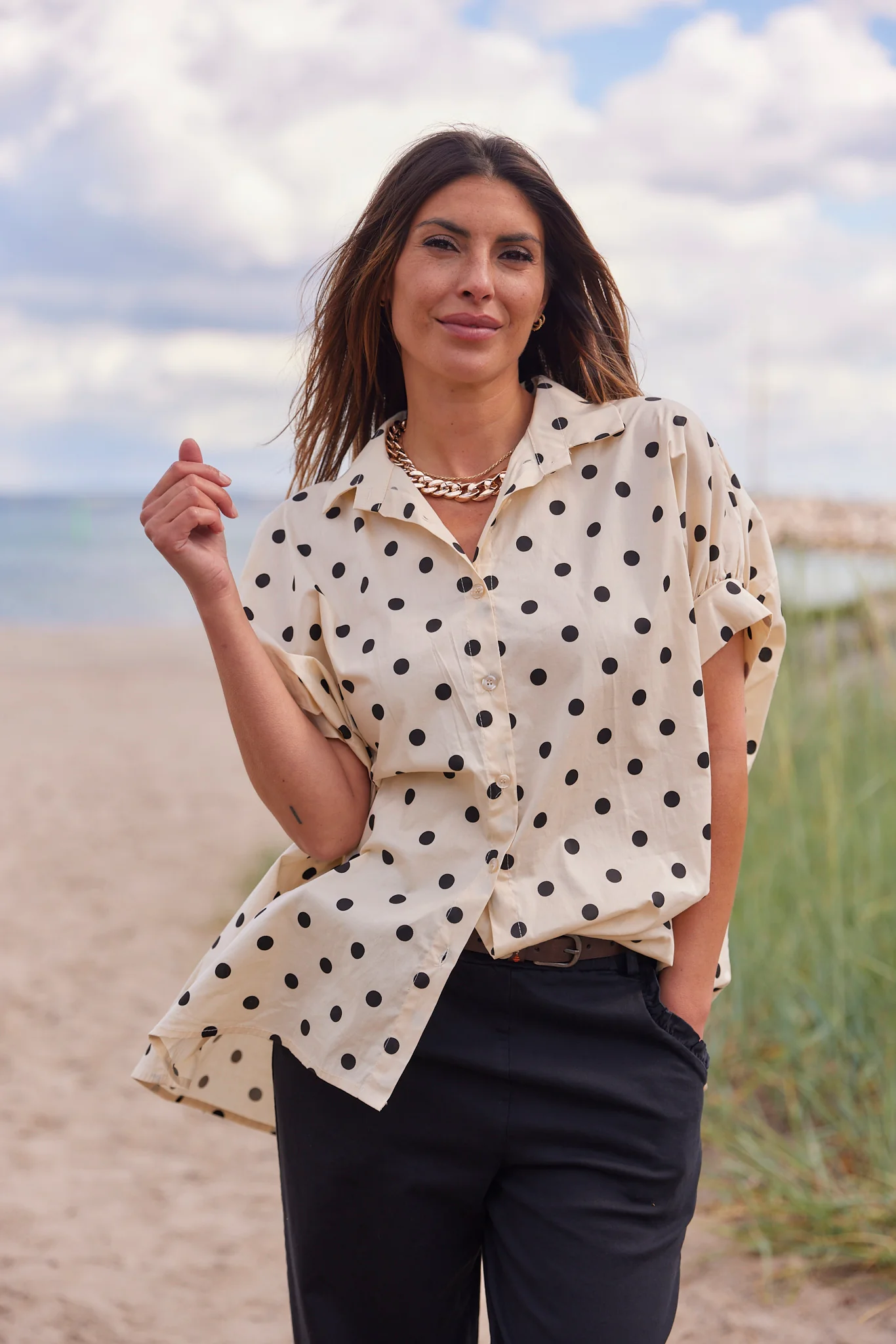 Bleu Belle Dot Shirt | Beige | Skjorte fra Atelier C - Image 2