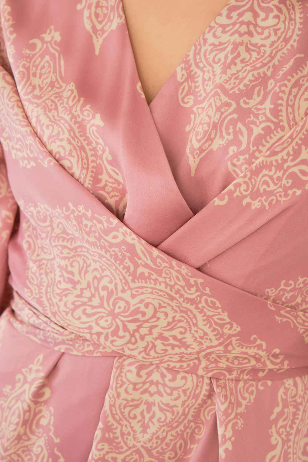 Bretti Paisley Drop Dress | Evening Rose | Kjole fra Neo Noir - Image 3