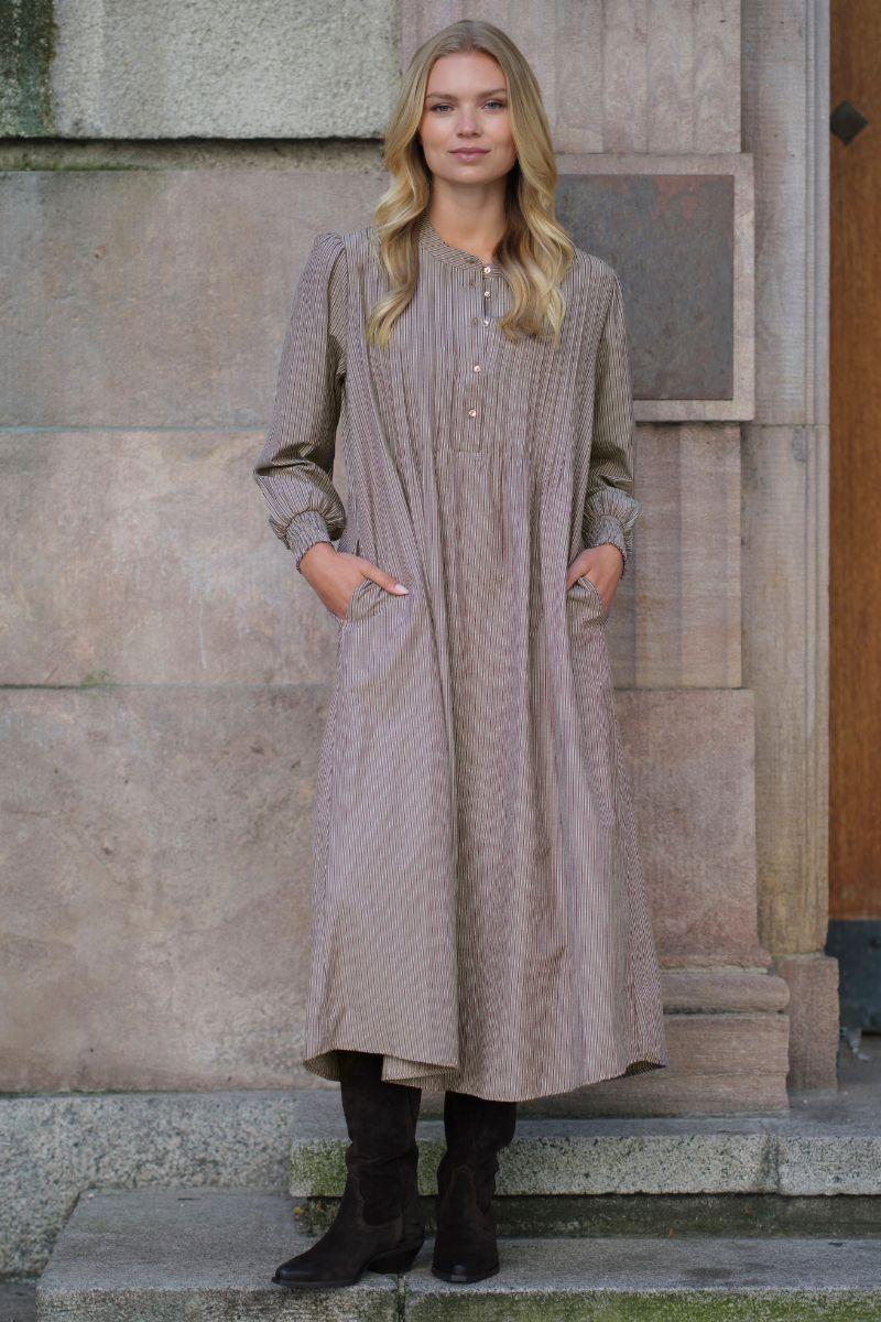 Carla Dress 2800 | Brown | Kjole fra Prepair - Image 3