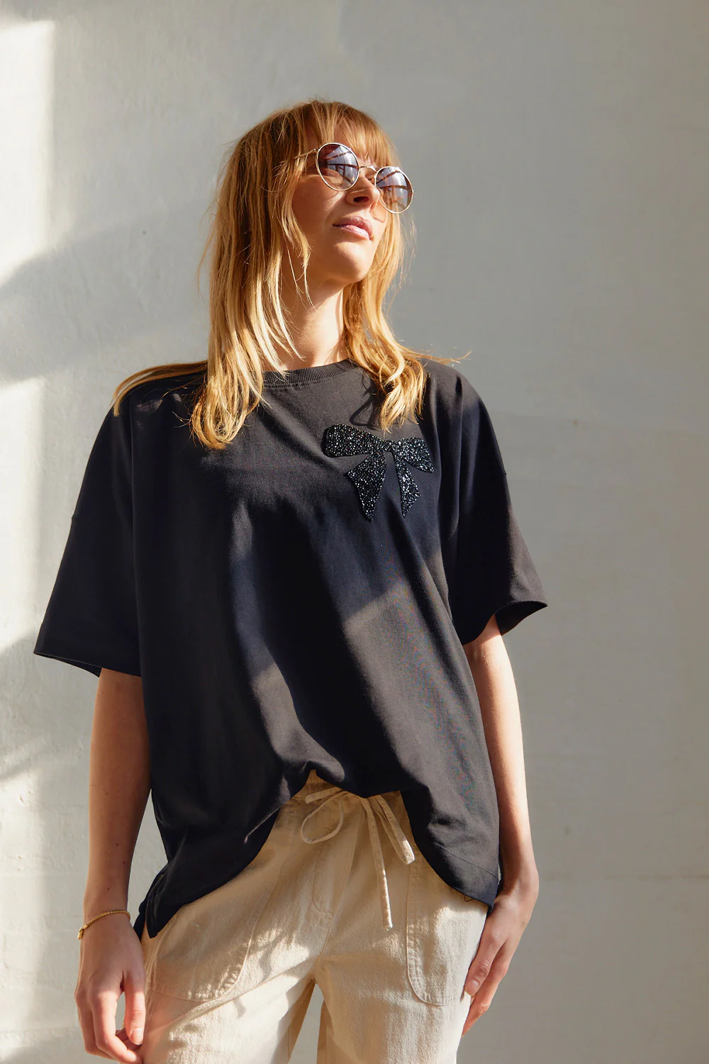 Carol Tee 205698 | Black w. Black | T-Shirt fra Freequent - Image 2
