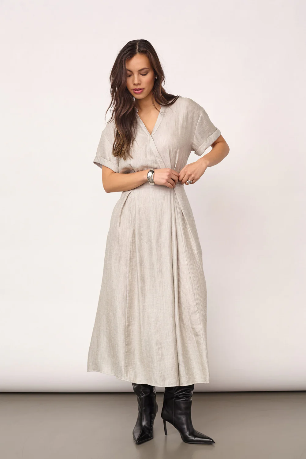 Cher Wrap SS Dress 46124 | Silver | Kjole fra Co'couture