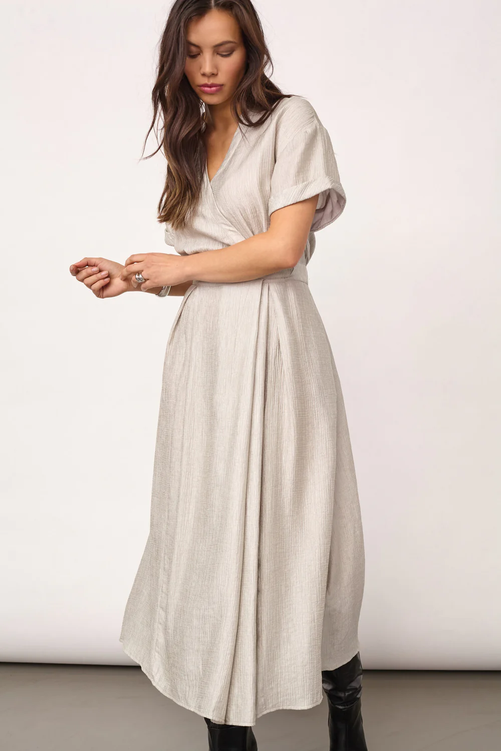 Cher Wrap SS Dress 46124 | Silver | Kjole fra Co'couture - Image 3