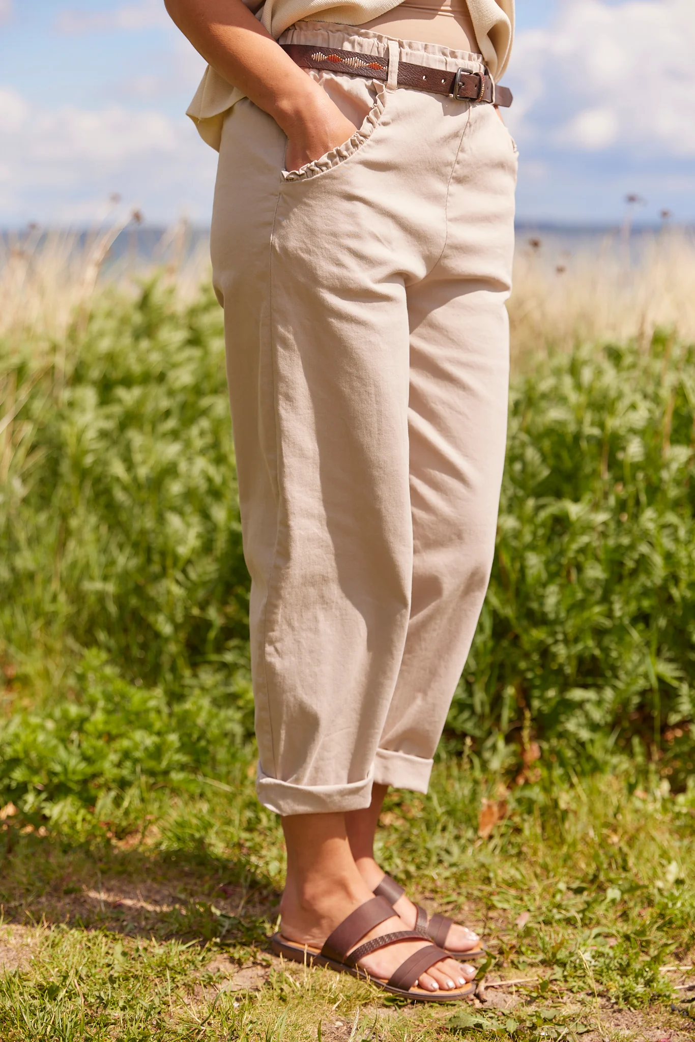 Cotton Frill Pants | Beige | Bukser fra Atelier C - Image 4