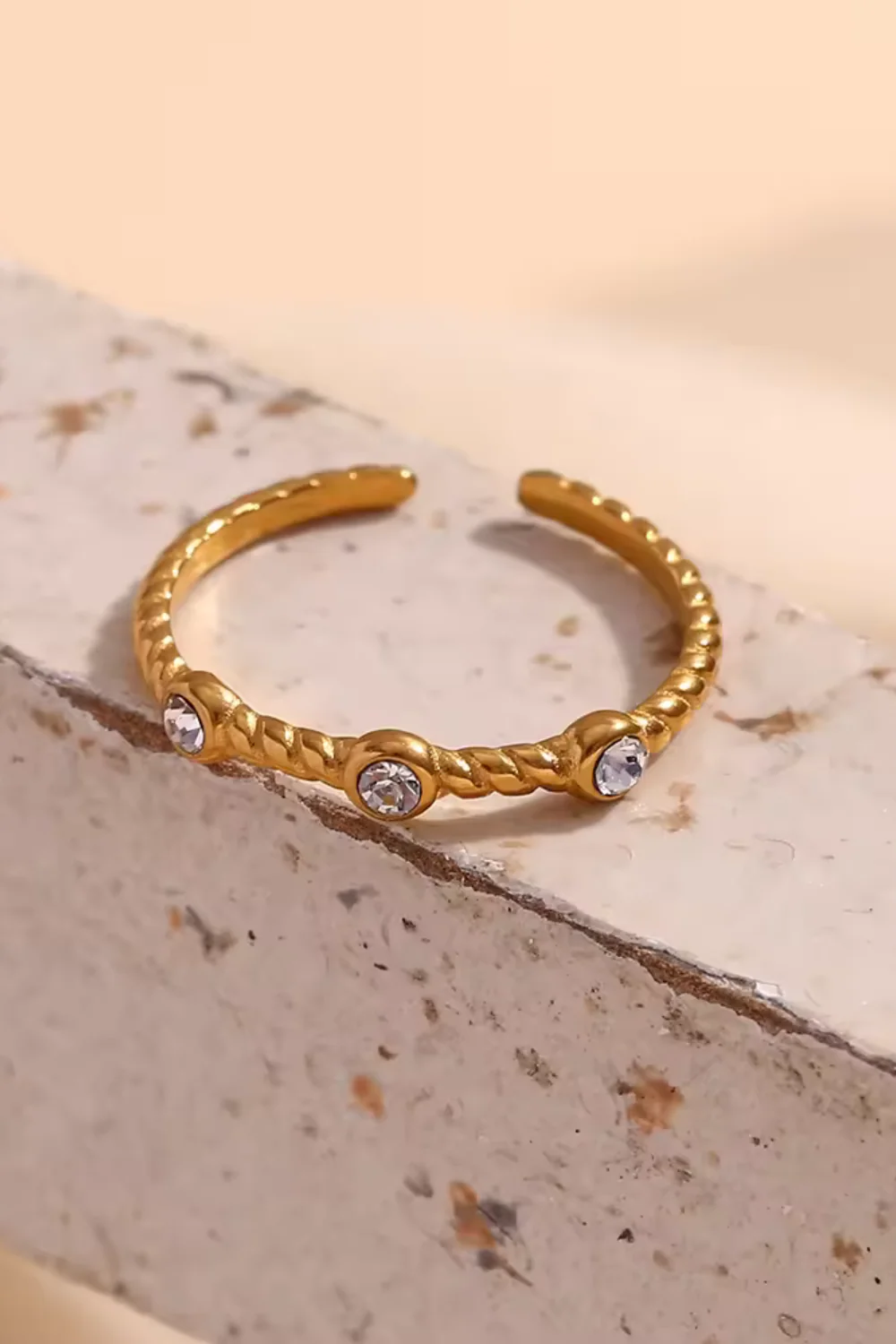 Crystal Twisted Ring | Ring fra Birdsong - Image 4