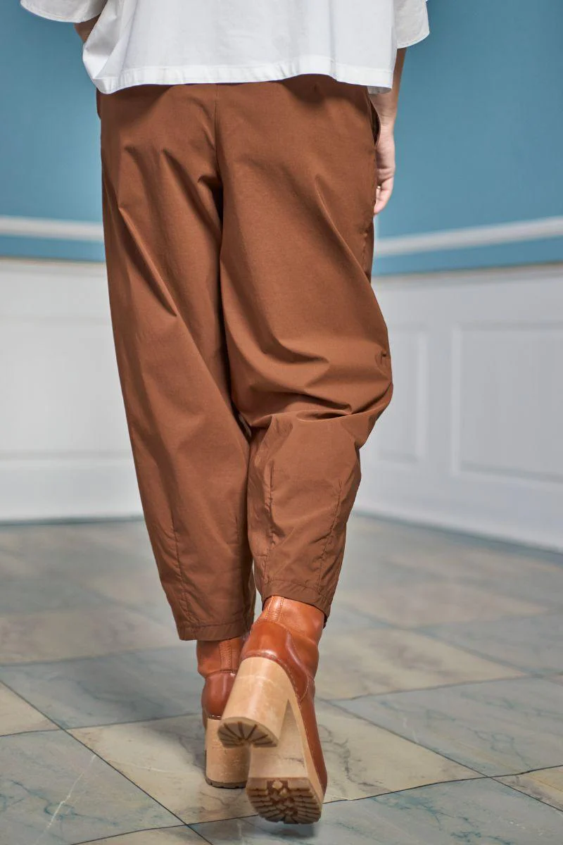 Davina Barrel Pant | Hazelnut Brown | Bukser fra Black Colour - Image 3