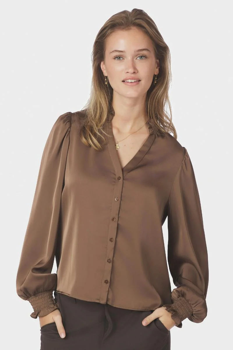 Delsie Drapy Sateen Blouse | Dusty Brown | Bluse fra Neo Noir - Image 6