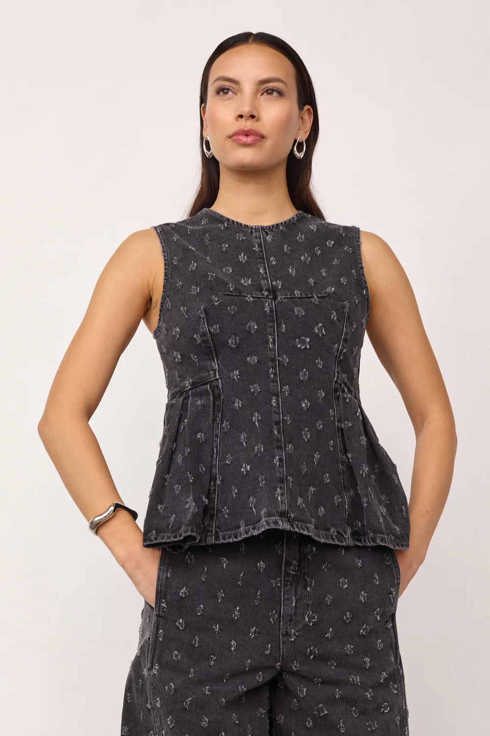 Derri Dot Denim Top | Mid Grey | T-Shirt fra Co'couture