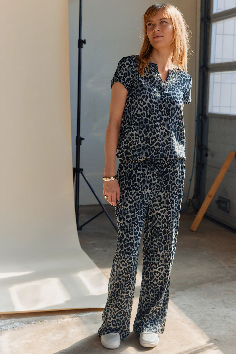 Elli Blouse | Grå | Bluse fra Statebird - Image 8