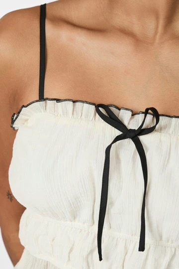 Emberly Crepe Top | Creme | Bluse fra Neo Noir - Image 4