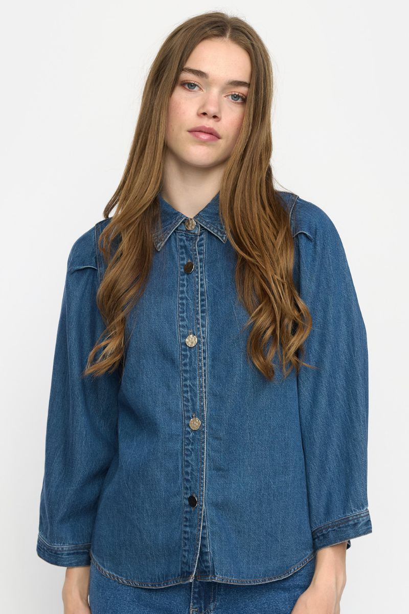 Erin Shirt | Medium Blue Denim Wash | Skjorte fra Soft Rebels - Image 2
