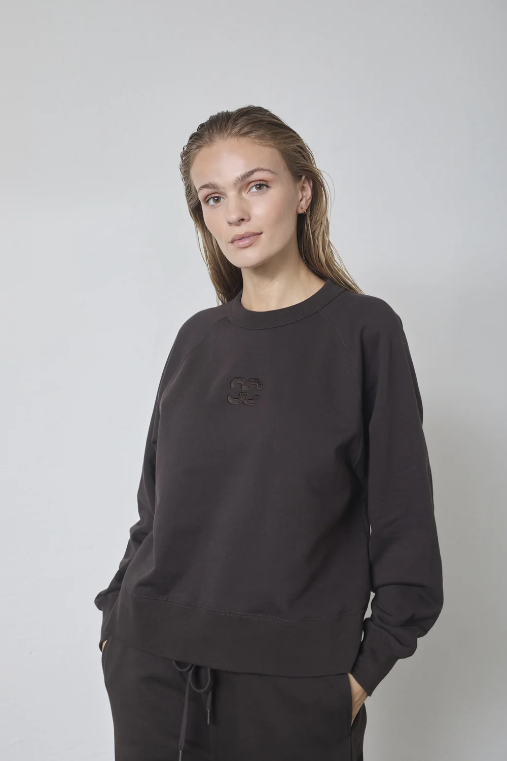 Eris Emb Sweat 47006 | Dark Brown | Sweatshirt fra Co'couture