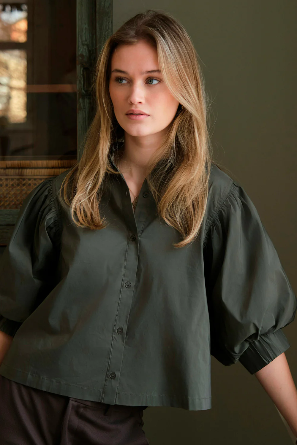 Etta Poplin Shirt | Army | Bluse fra Neo Noir - Image 10