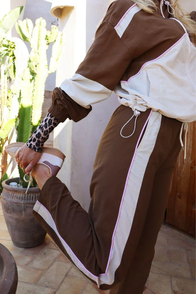 Eva Wide Track Pant | Mocca Ivory | Bukser fra Liberté - Image 3