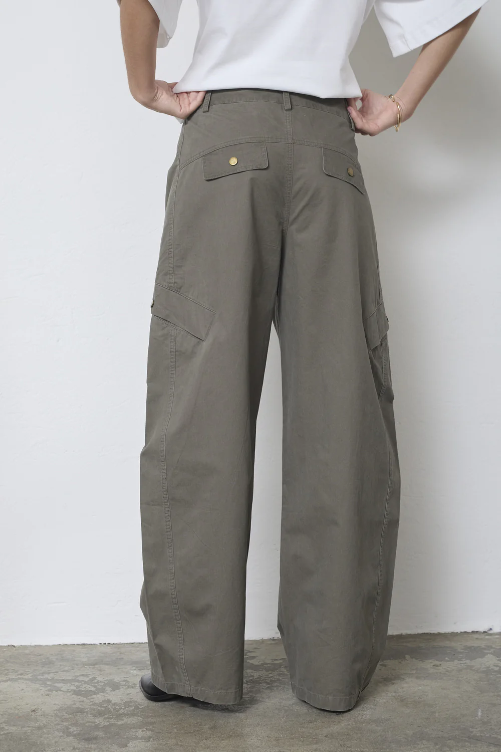 Evelyn Barrel Pant 41082 | Army | Bukser fra Co'couture - Image 9
