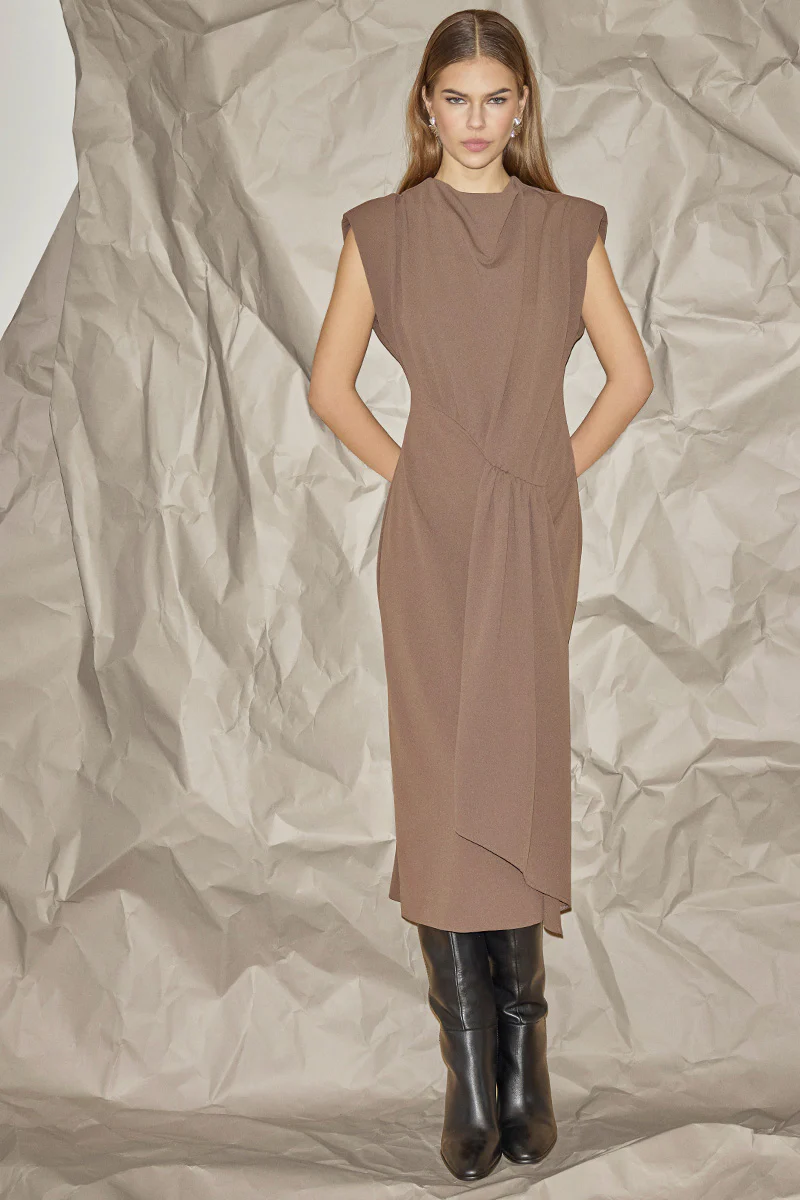 Falcon Pleat Dress 46025 | Walnut | Kjole fra Co'couture - Image 3