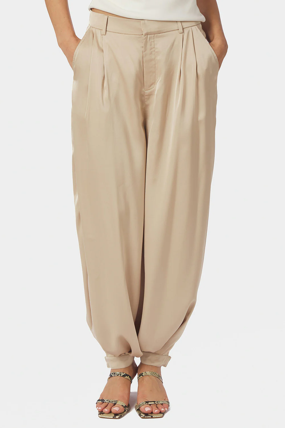 Fayla Drapy Satin Balloon Pants | Dark Sand | Pants fra Neo Noir - Image 4