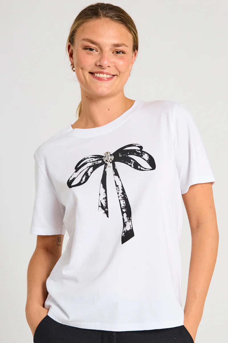 Fenjal Tee 205558 | Star Off-White W. Black | T-Shirt fra Freequent - Image 2