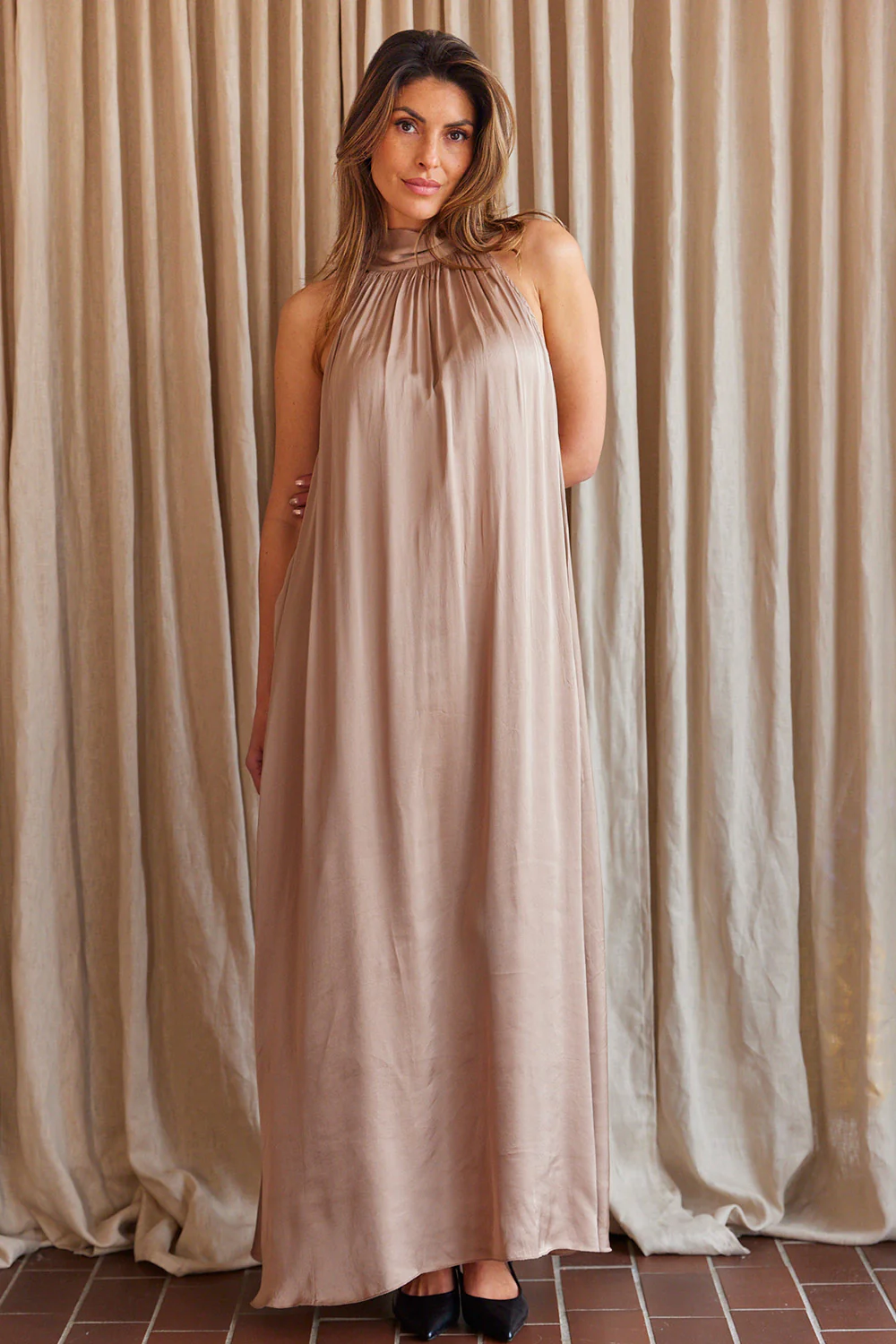 Celeste Silky dress | Taupe | Kjole fra Avery - Image 4