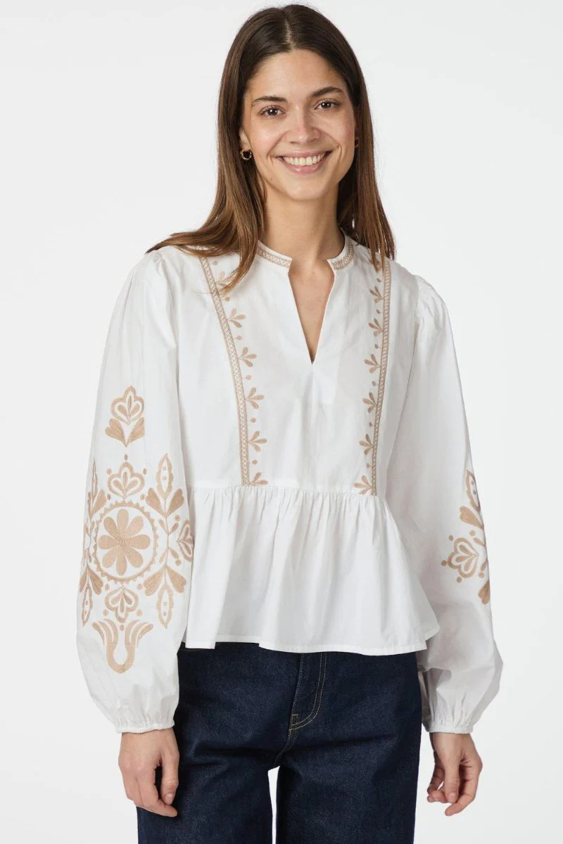 Ginia Emb Blouse 164393 | Off White | Bluse fra Neo Noir - Image 6