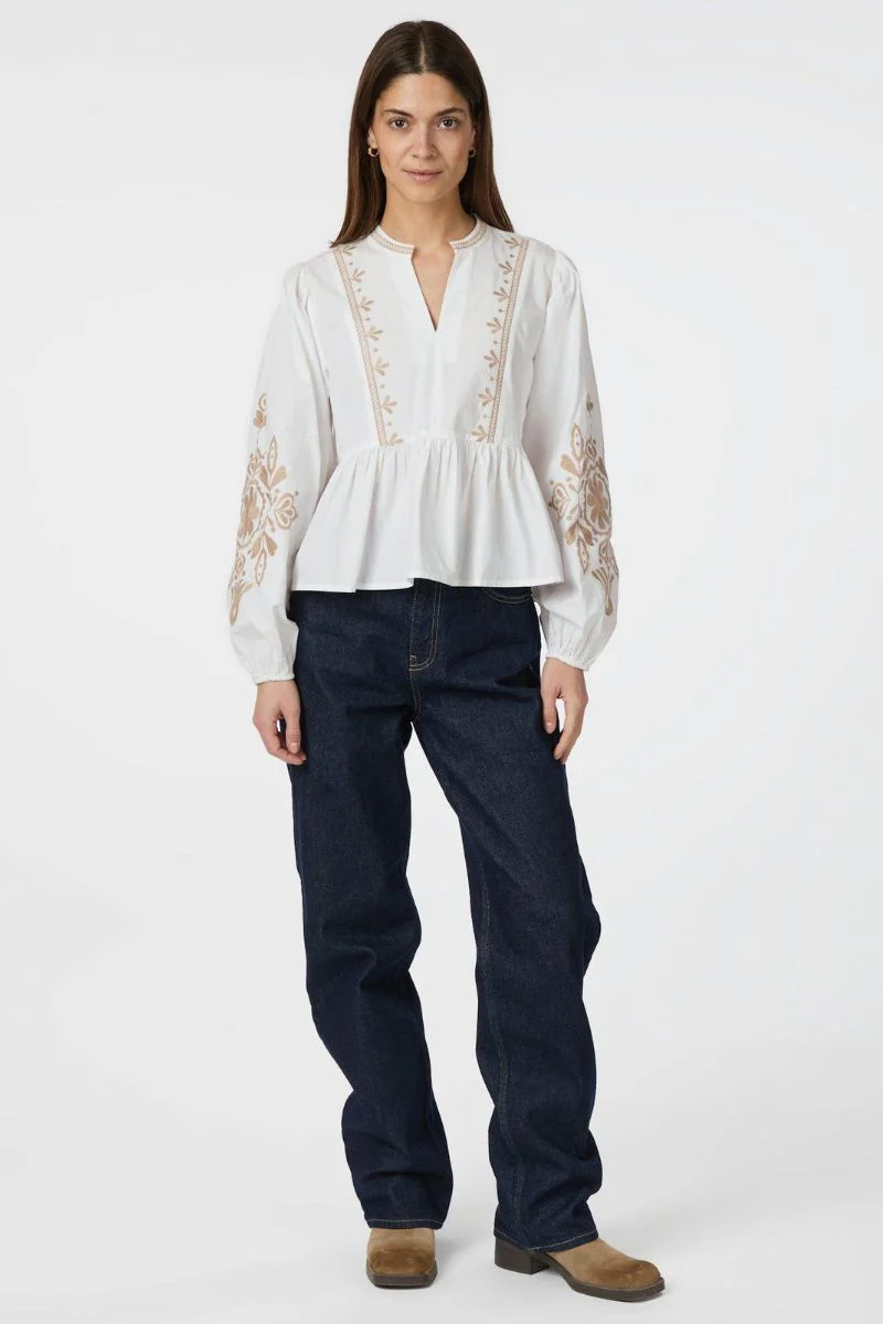 Ginia Emb Blouse 164393 | Off White | Bluse fra Neo Noir - Image 9