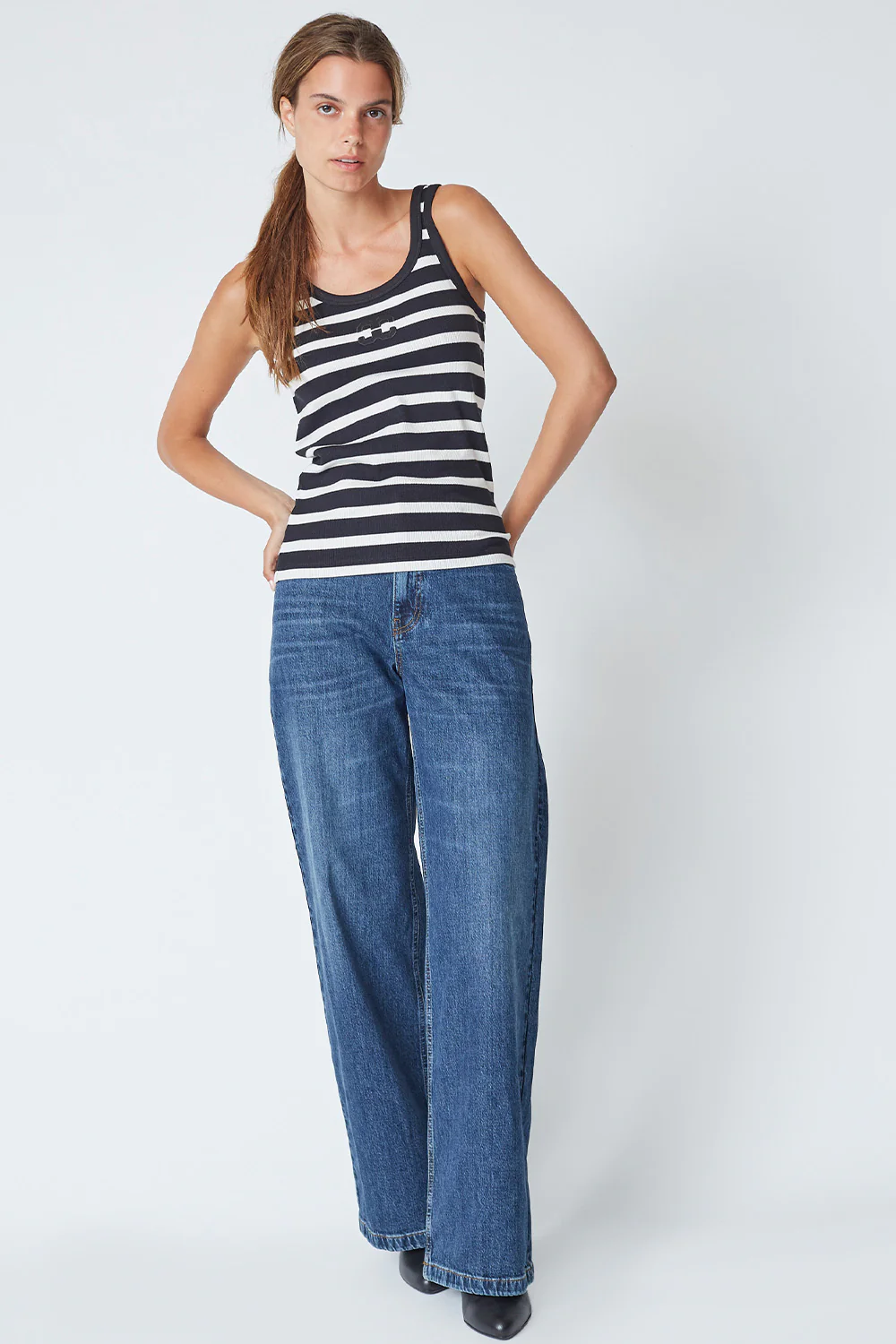 Granny Rib Emb. Tank Top 33207 | OffWhite-Black | Top fra Co'couture - Image 3