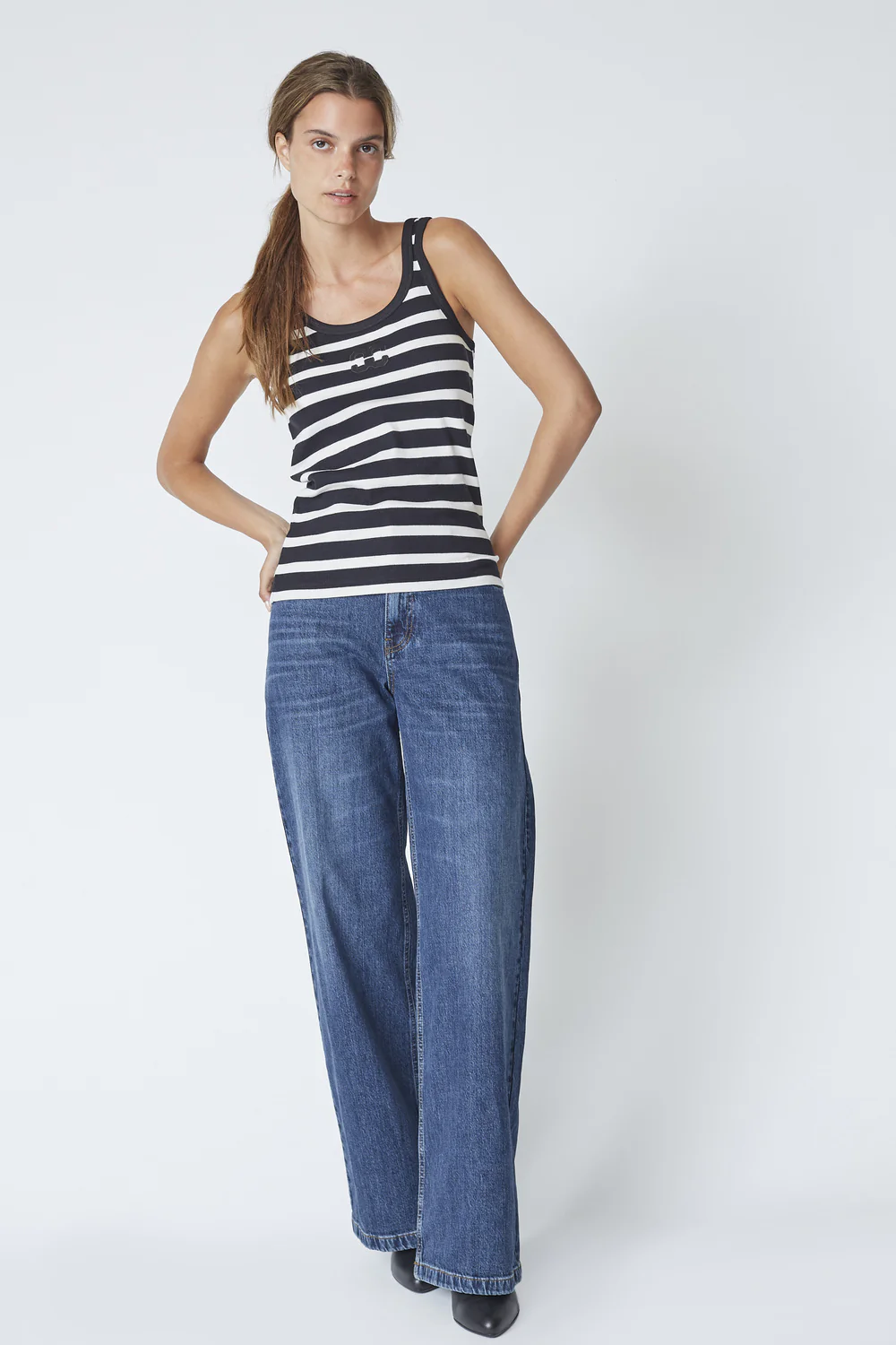 Granny Rib Emb. Tank Top 33207 | OffWhite-Black | Top fra Co'couture - Image 6