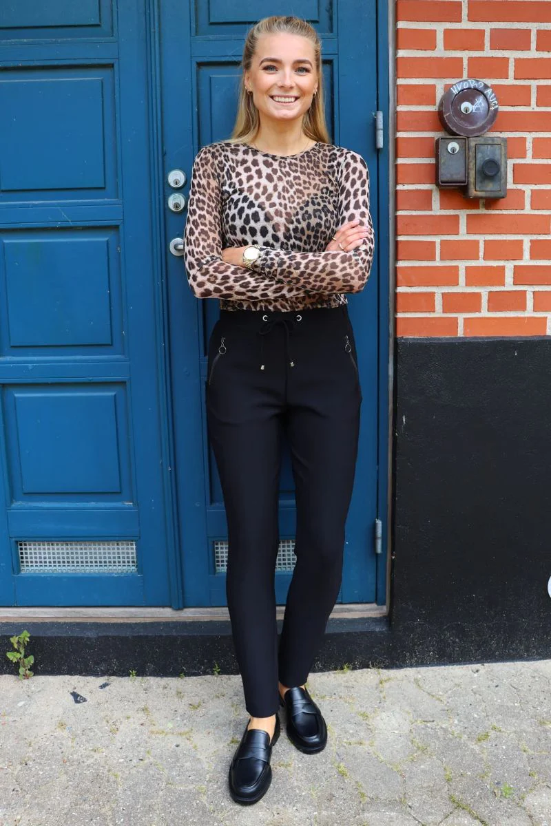 Henne Zip Pants | Black | Bukser fra Liberté - Image 3