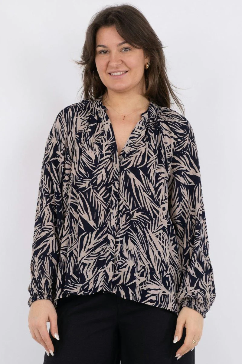 Huma Breeze Blouse | Navy | Bluse fra Neo Noir - Image 6