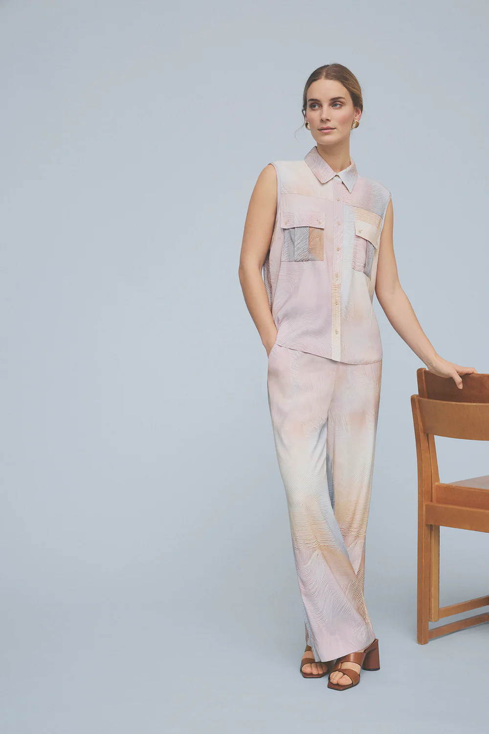 Ilona Sleeveless Shirt | Beige w. Light Blue | Skjorte fra Gustav - Image 4