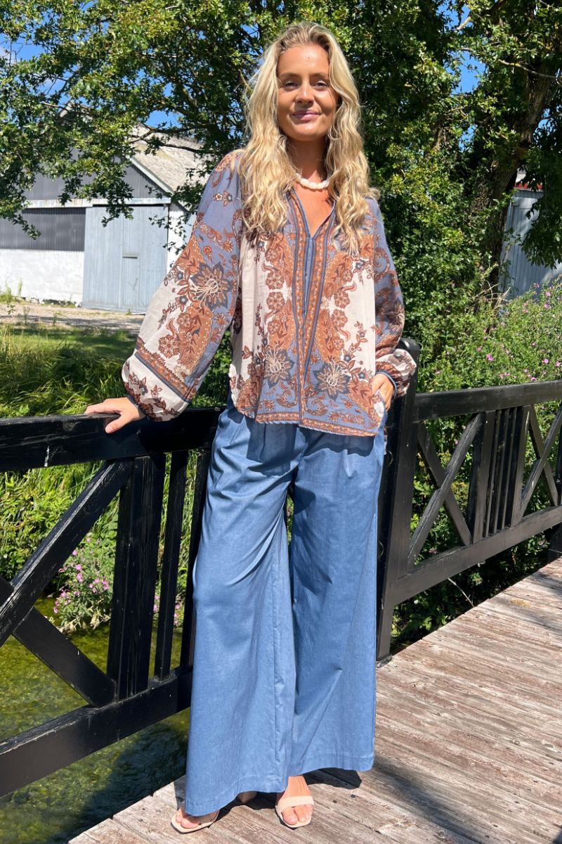 Indigo Blouse | Blue | Bluse fra Black Colour - Image 3