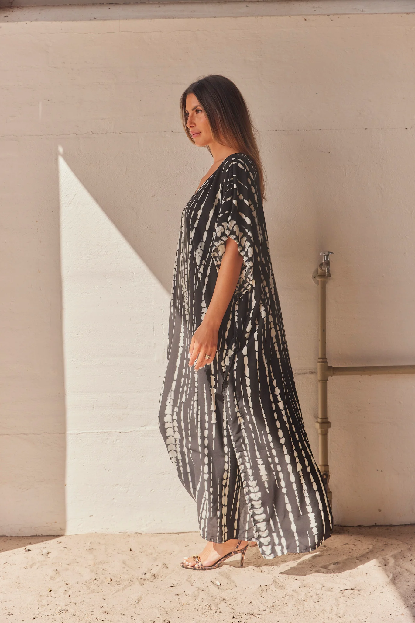 Serengeti Sun Dress | Black | Tiedye Kaftan kjole fra Statebird - Image 6